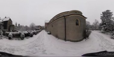 Kış kasabasında 360 derecelik tarihi yapı manzarası