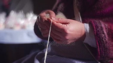 Makine alet iplik aracılığıyla kadın iş parçacığı oluşturan