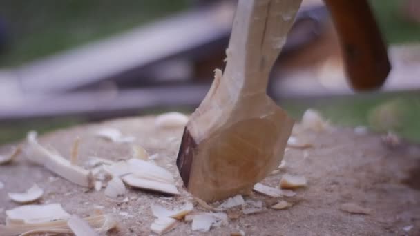 Clase magistral sobre la creación de una cuchara de madera — Vídeo de stock