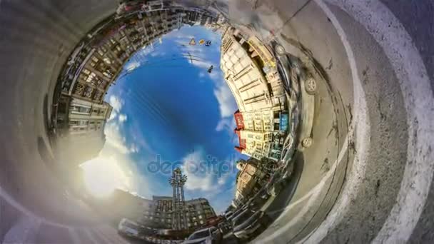 Otvoru planeta 360stupňových Lev Tolstoj náměstí Kyjeva památky provoz na neopravené silničních staveb fasády jarní panoráma slavné hůlkovým písmem teplý slunečný den — Stock video