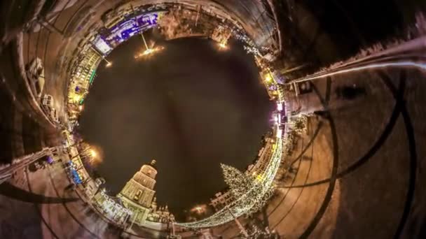 Nový rok večer Kyjev Sofiino náměstí Hole Planet 360 stupňů katedrála Bell Tower historické staré budovy Kyjev dovolené v Ukrajině prázdninovou atmosféru — Stock video
