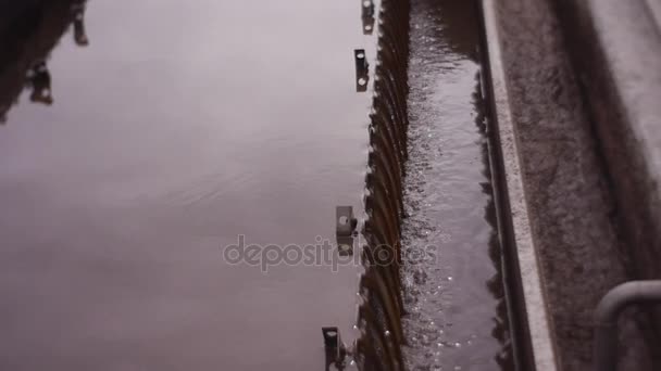 Estación central de la ciudad para el tratamiento de aguas residuales y aguas residuales, tecnologías modernas para la filtración de agua — Vídeo de stock