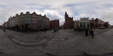 Paskalya Gdansk görünümünde Meryem Ana kilise sanal tur Video insanlar Old Town güzel mimarisi tarafından acele yürüyen ortaçağ sokaklarında 360vr tarafından