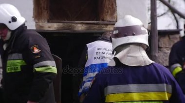 İtfaiyeciler bir depoda yangın söndürüldü