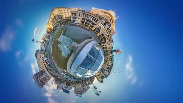 Kis apró Planet Kijev látnivalóit Bessarabska tér 360 fokos Mini bolygó csodálatos tavaszi városkép a meleg napsütéses napon lágy naplemente fény-Old Town városában — Stock videók