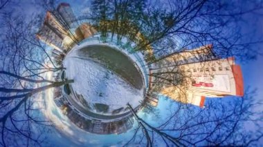 Chernihiv Mini gezegen 360 derece kış Cityscape güneşli gün binalar ulaşım güzel bahar hava güneşli bir günde seyahat için Ukrayna küçük gezegen