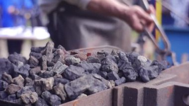Demirci pikselin birçok sıcak kömürleri Haritayı nasıl demirhane Metal, sunu eski meslekler antik el sanatları