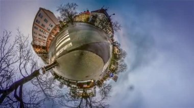 Kışın Avrupa kentinde 360 derece VR manzarası
