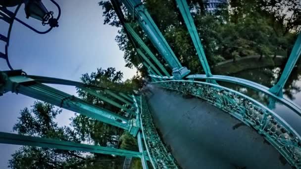 Panorama 360 Gradi Del Ponte Sul Fiume Nel Parco Verde — Video Stock