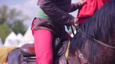 Süvari yükselir, ayakta bir Stirrups Tarih