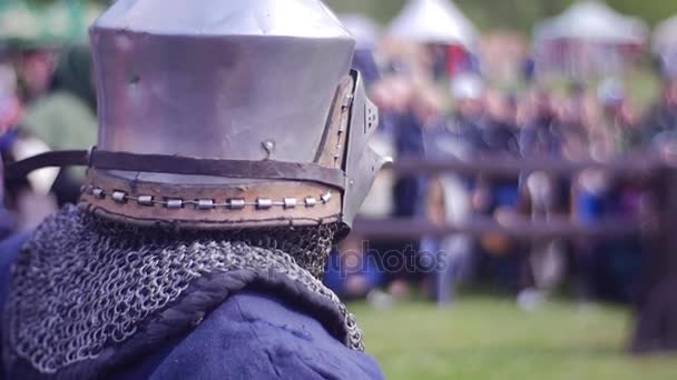 Capacete de metal pesado com Visor — Vídeo de Stock