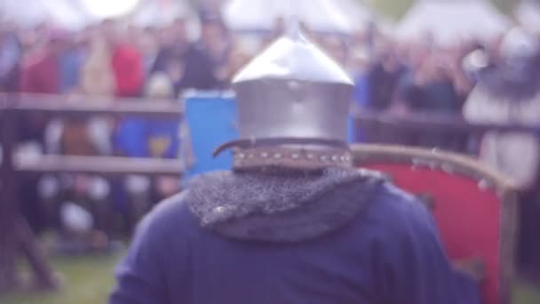 两个骑士在运动中的一场战斗 — 图库视频影像