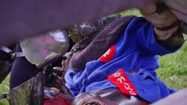 Şövalye bir yere düşüyor