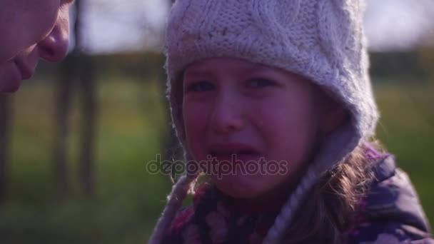 Explotación de niños pequeños — Vídeo de stock