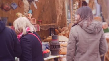 Opole, Polonya - 29 Nisan 2017: Geleneksel ortaçağ festivalinde fuar veya pazar