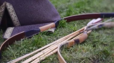 Otaman Ortaçağ kostüm Archer bir çayır bekleyen başlatmak Knights Prens bir turnuva üzerinde yapılan okçuluk tarihi canlandırma performans eğitimi