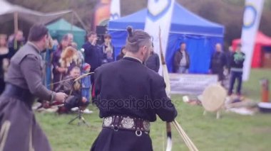 Hedefleri farklı pozisyonlar geçmiş performans çok eski savaşçılar savaş alanında çekim Opole Ortaçağ okçuluk Turnuvası