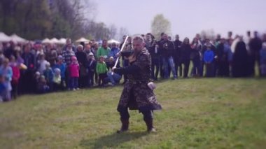 Opole adam turnuvada şövalyeler Melee teknikleri eski savaş sanatı Ortaçağ savaşçıları personel ve mızrak ile mücadele becerilerini gösterilen gösterir