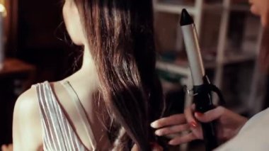 Kuaför Saç esmer kız yapar