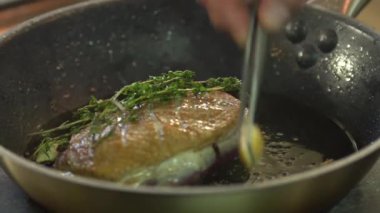 Baharat ile bir tavada et şef aşçılar