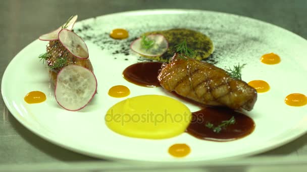 Meat with radish and mustard on a white plate. — Stock Video