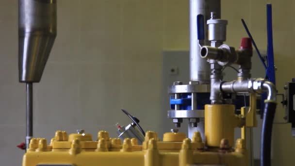 Machine de production dans une usine produisant de la limonade 