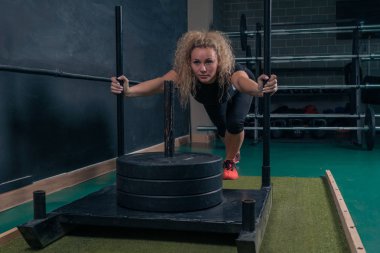 Crosphitis egzersiz jimnastik salonu kas kız