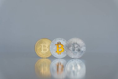 Bitcoins kümesi. Kripto para birimi. Sanal para birimi. Sanal iş