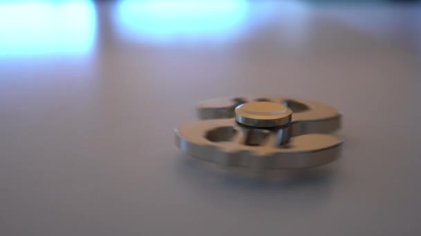 Rotating spinner in the form of a dollar. Spinner rotates and stops spinning. 4k — Stock Video