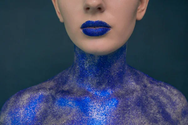 Close-up of a girls lips and shoulders covered with sparkles — Stock Photo, Image