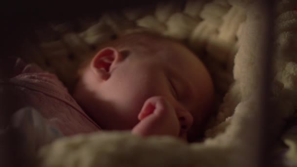 Close-up portrait of a sleeping newborn baby. The child croaks in a dream, crying. — Stock Video