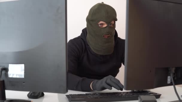 Концепція хакерства та кібер-тероризму — стокове відео