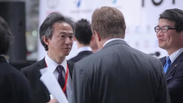Kazahsztán, 2014. Üzleti találkozó kaukázusi és ázsiai férfiak előadáson. — Stock videók