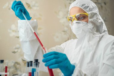 Evde çalış. Coronavirus Covid-19 aşı araştırması.