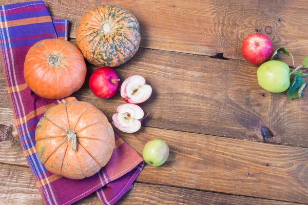 Pumpkins and apples — Stock Photo, Image