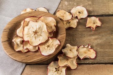 Kurutulmuş elma cips