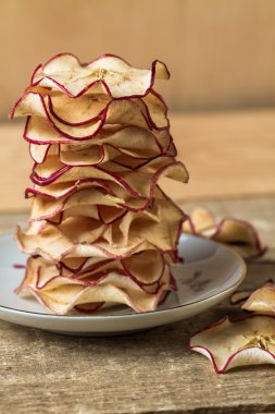 Kurutulmuş elma cips