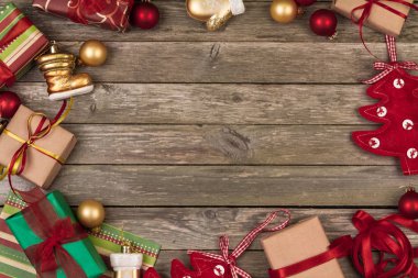 Yılbaşı süsleri ve hediyeleri