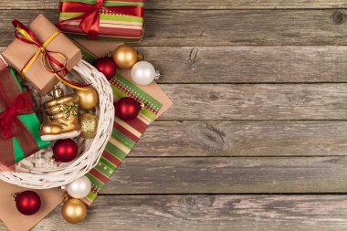 Yılbaşı süsleri ve hediyeleri