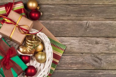 Yılbaşı süsleri ve hediyeleri