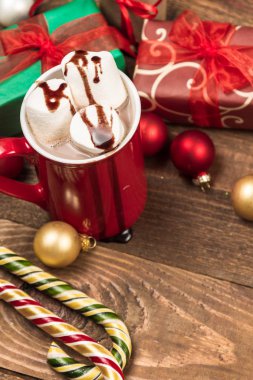 Sıcak çikolata, şekerleme ve çikolata