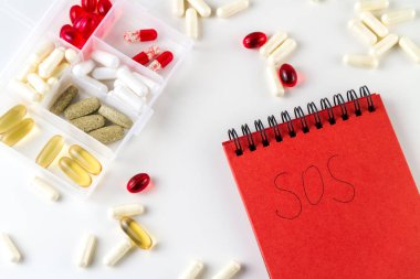 Tıbbi kırmızı kapsül