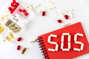 Tıbbi kırmızı kapsül