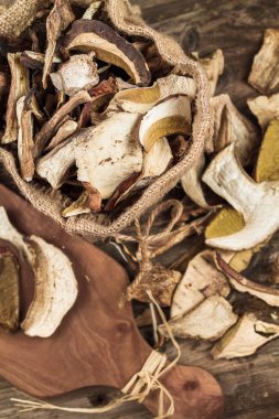 Yenilebilir kurutulmuş mantar