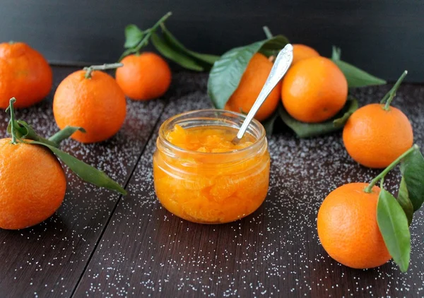 Tangerine jam in a glass jar.A traditional dessert at Christmas and New Year . — стоковое фото