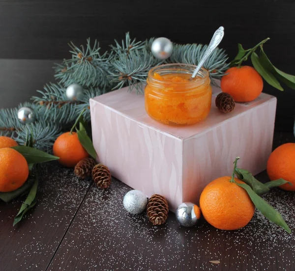 Tangerine jam in a glass jar.A traditional dessert at Christmas and New Year . — стоковое фото