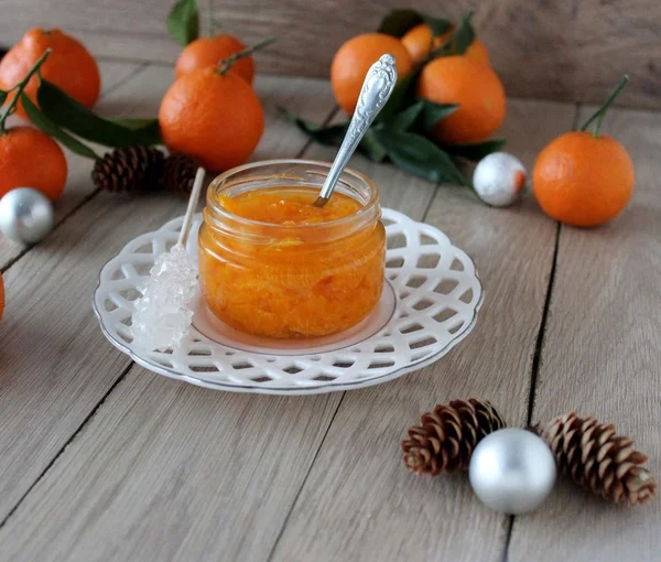 Tangerine jam in a glass jar.A traditional dessert at Christmas and New Year . — стоковое фото