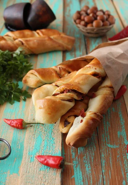 Bröd pinnar med körsbärstomat — Stockfoto