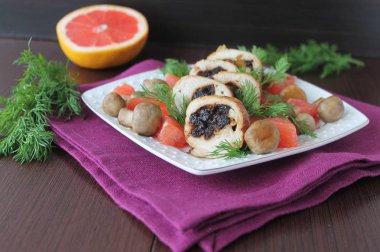 tavuk rulo ile kuru erik 