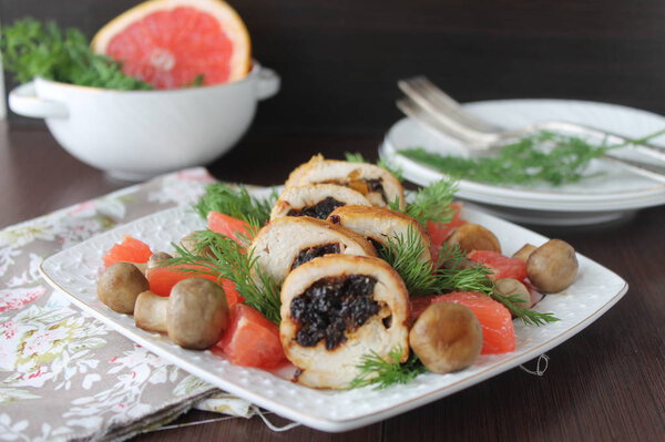 chicken roll with prunes 